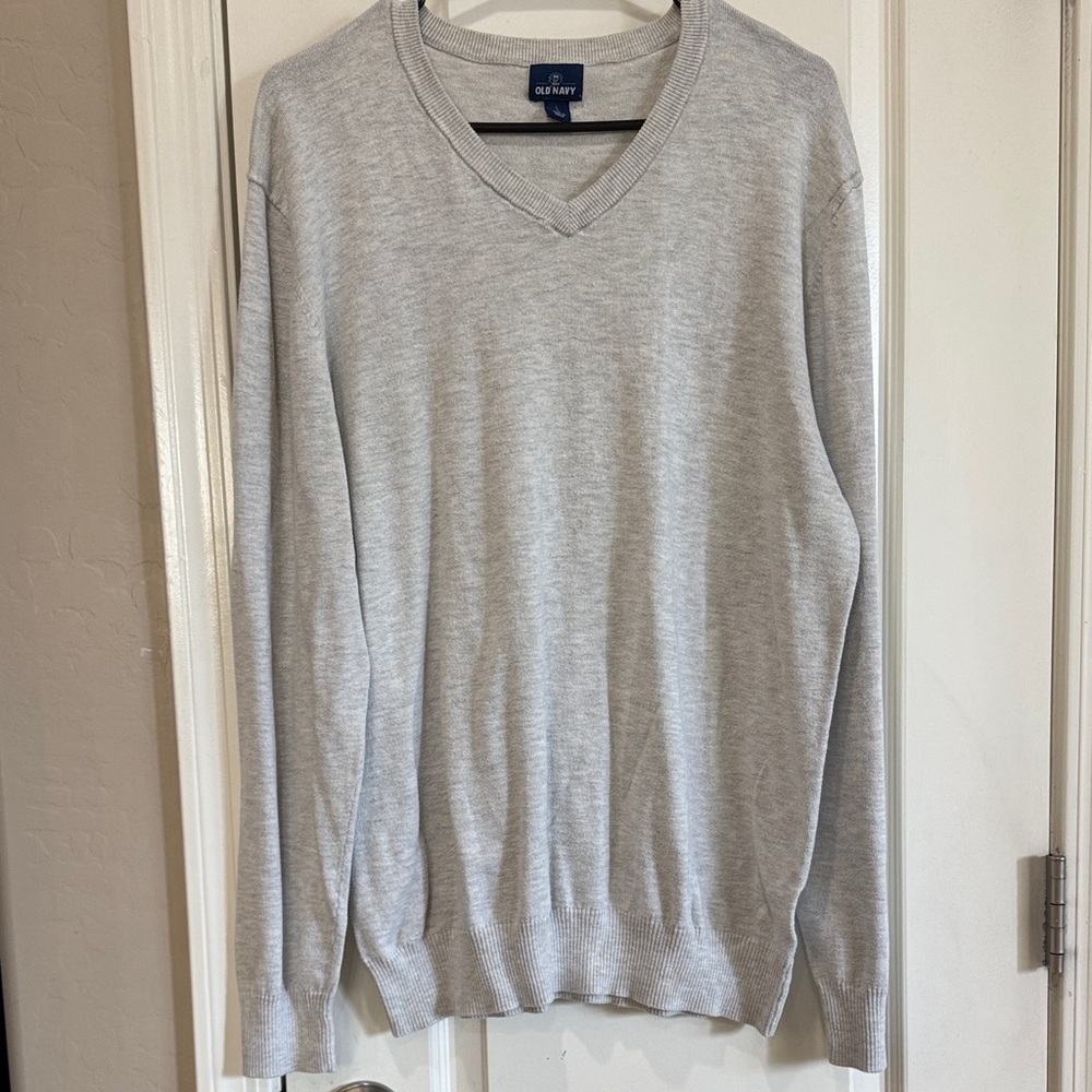 Old Navy Men's Heather Gray V-Neck Sweater / J109